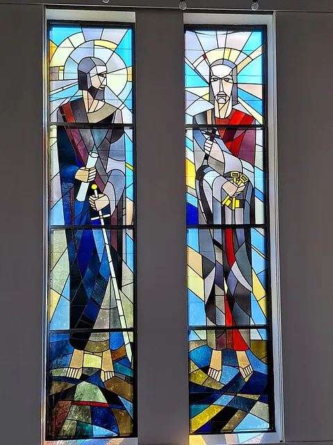 Christuskirchenfenster links-mitte (Paulus und Petrus)