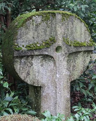 Waldfriedhof-Grabkreuz