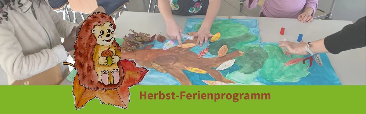 Kinder basteln ein Herbstbild, Waldigel im Vordergrund