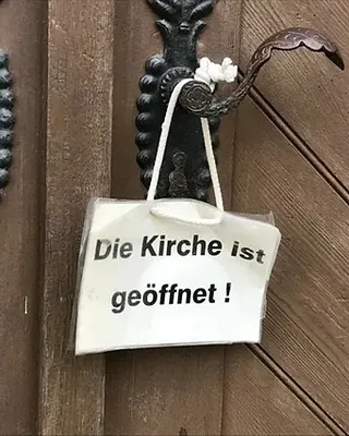 Die Kirche ist geöffnet