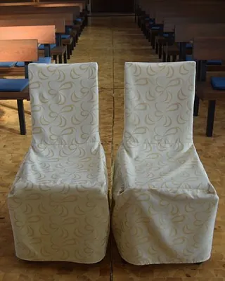 Hochzeitsstühle in der Lutherkirche RS